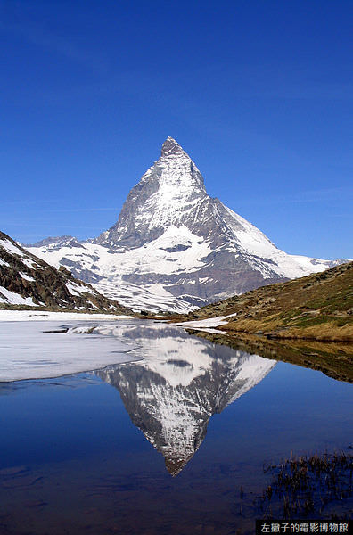 396px-Matterhorn_Riffelsee_2005-06-11