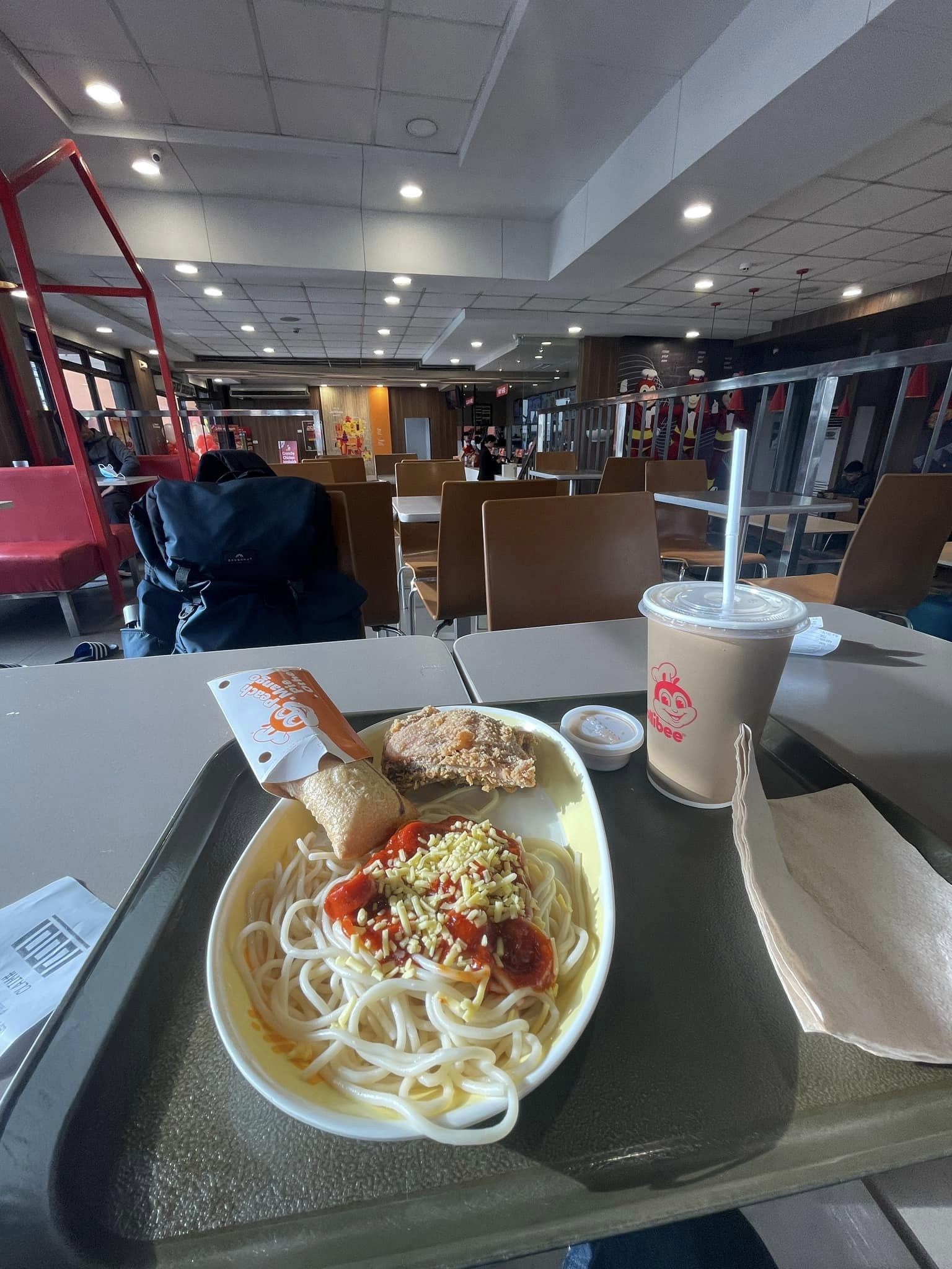 去菲律賓一定要體驗的 特色店家： Jollibee 炸雞