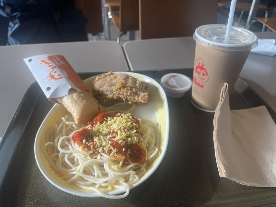 去菲律賓一定要體驗的 特色店家： Jollibee 炸雞