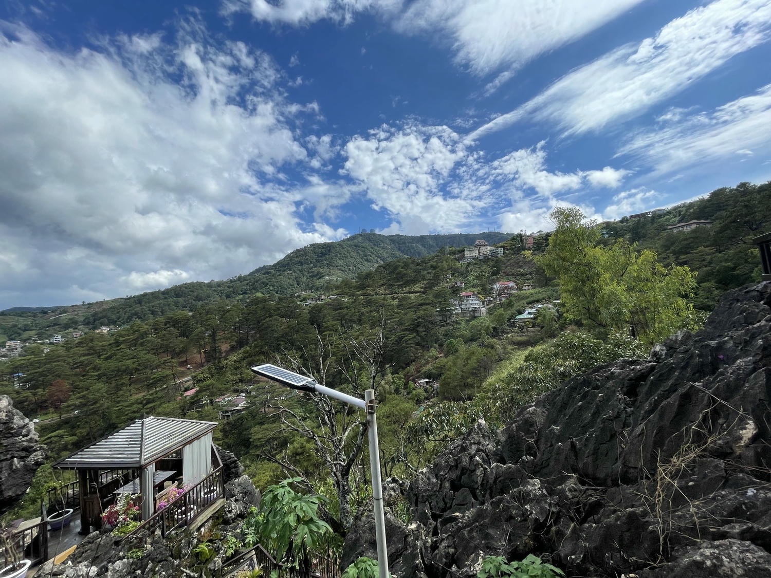 【碧瑤 JIC 附近 No.1 的咖啡廳】風景絕美，食物好吃的峭壁咖啡廳 Rockyard Café