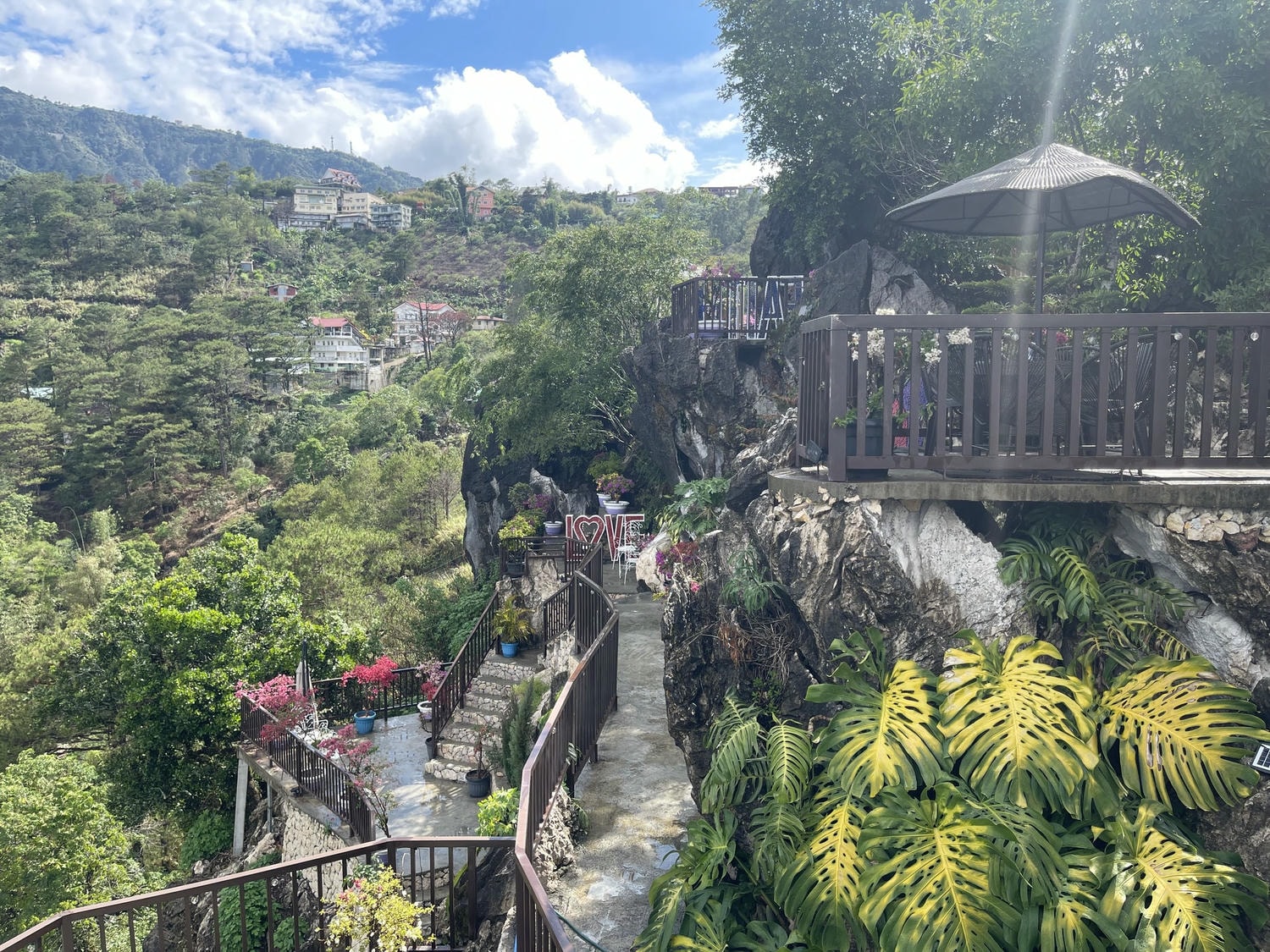 【碧瑤 JIC 附近 No.1 的咖啡廳】風景絕美，食物好吃的峭壁咖啡廳 Rockyard Café