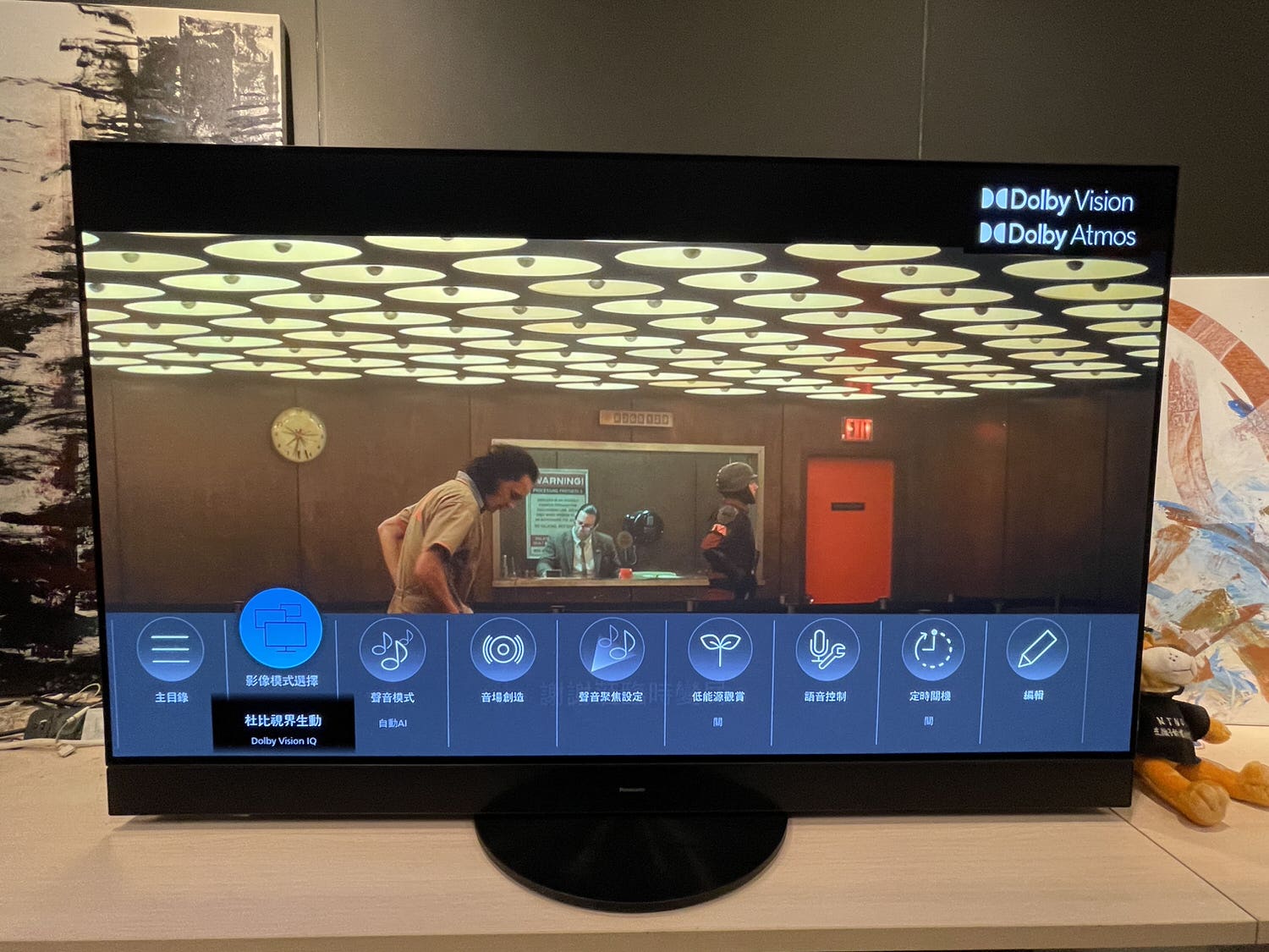 【金馬、Netflix、Disney+ 推薦片單！】 Panasonic MZ2000 OLED 嚇到我的「360度立體音場」